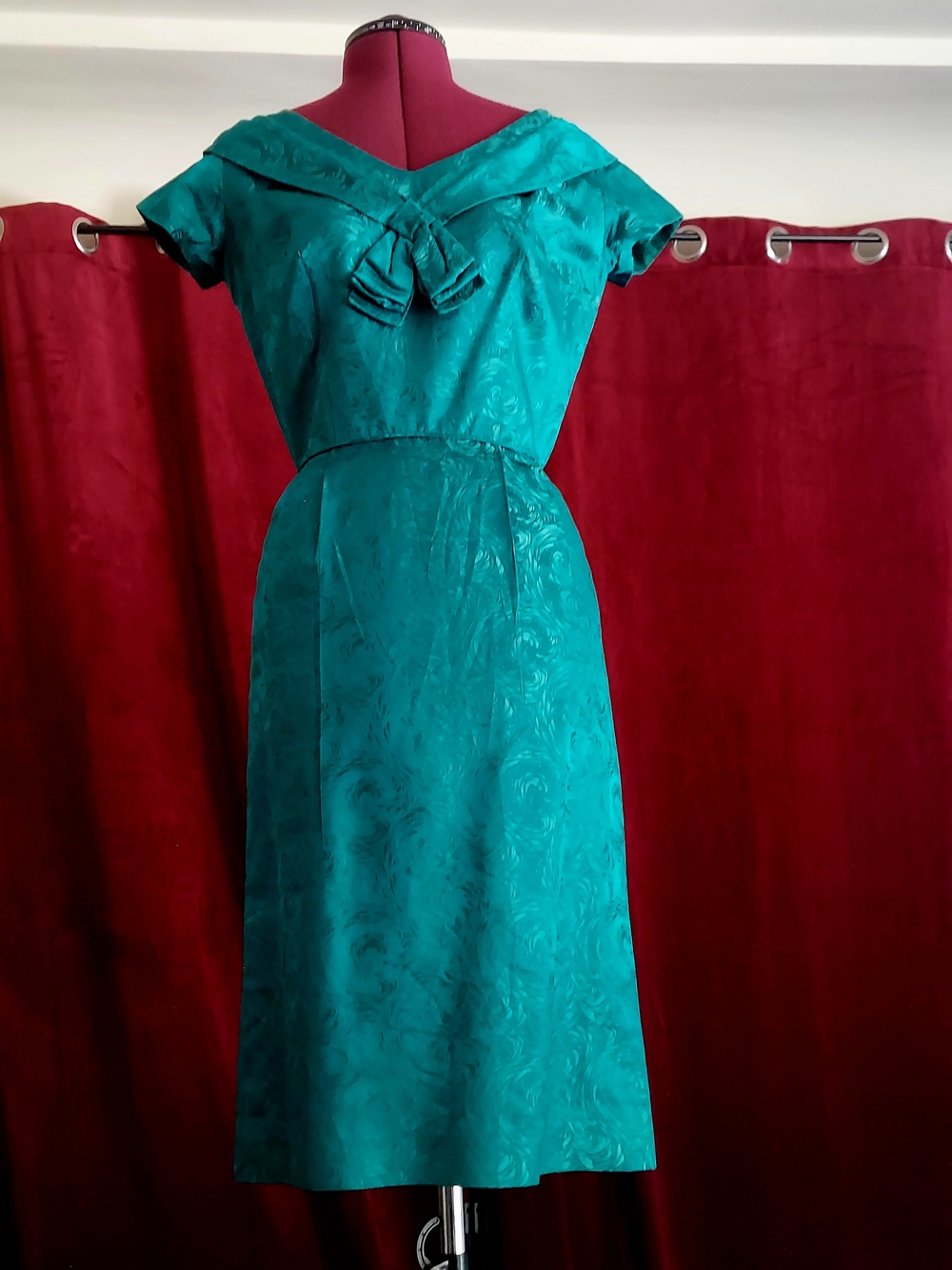 True Vintage Spearmint Green 1950's Wiggle Dress - Pinup